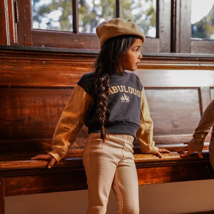 Koko Noko Mädchenpullover schwarz, locker sitzend, kurz geschnitten | O56941-37