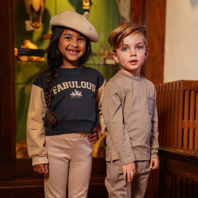 Koko Noko Mädchenpullover schwarz, locker sitzend, kurz geschnitten | O56941-37