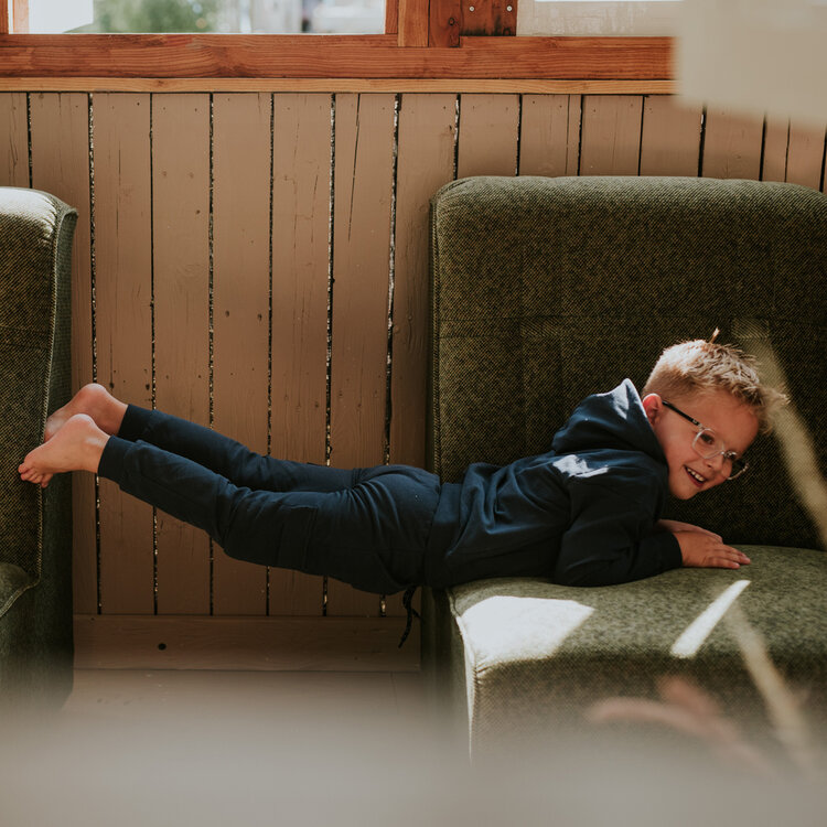 Koko Noko boys' cardigan with hood navy organic cotton | WN1819