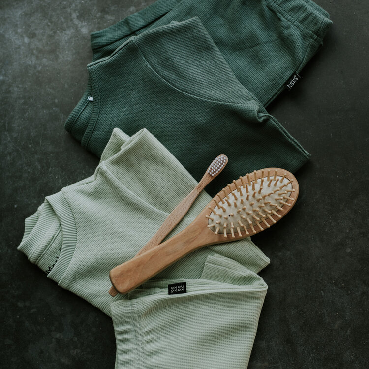 Koko Noko unisex wafel pyjama zachtgroen shortama bio cotton | WN1826