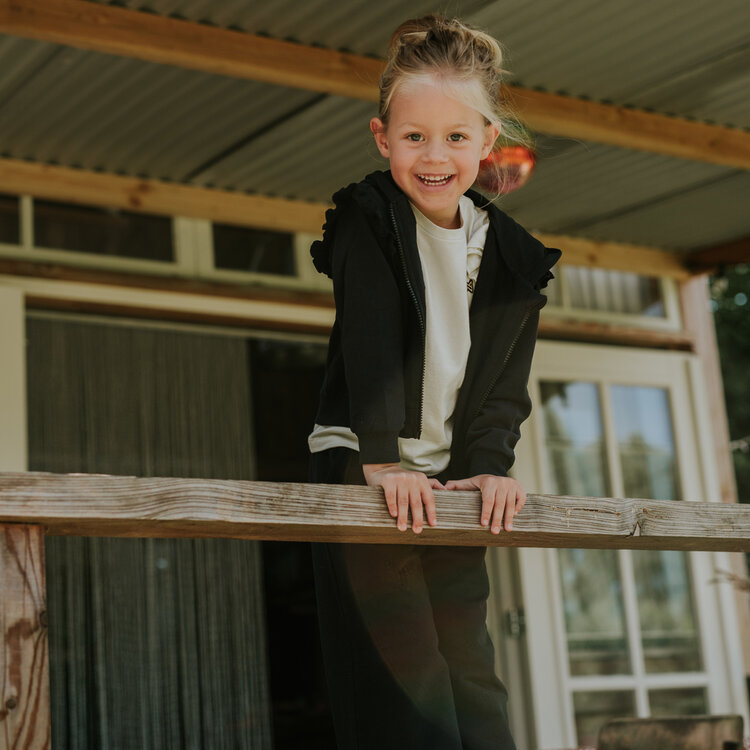 Koko Noko Mädchen-Kapuzenjacke in Schwarz aus Bio-Baumwolle | WN1913