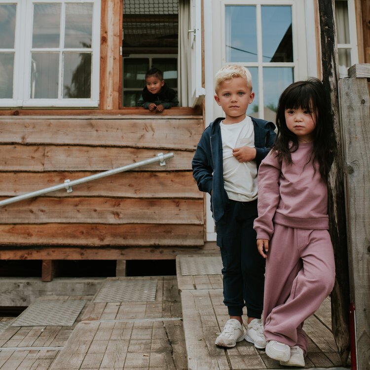 Koko Noko Mädchen Jogginghose mit weitem Bein in Altrosa aus Bio-Baumwolle | WN1915