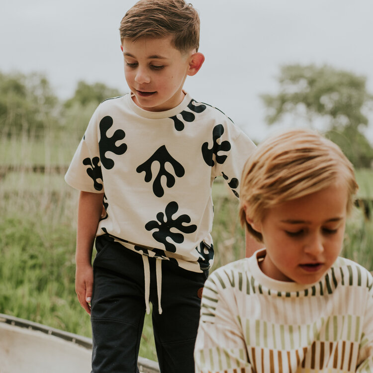 Koko Noko Jungen T-Shirt, locker geschnitten, cremefarben, dunkelblau | N58887-37