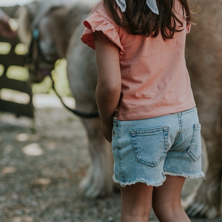 Koko Noko Mädchen Jeansshorts, locker geschnitten, hellblau, mit Blumenmuster | N58901-37