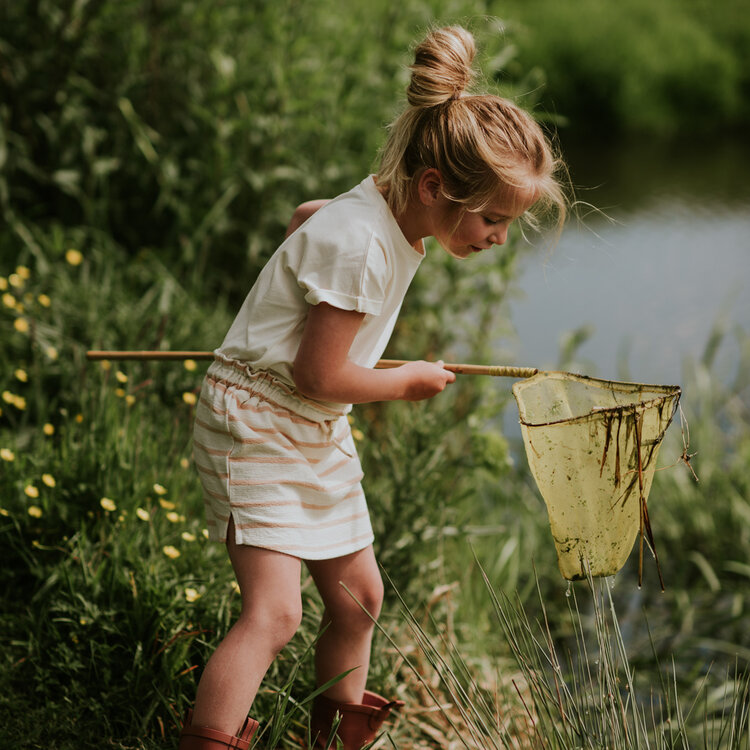 Koko Noko meisjes jurk off white zand gestreept katoen | N58908-37