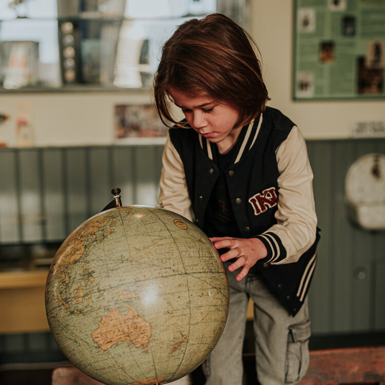 Koko Noko Jungen-Strickjacke, dunkelblau, im Baseball-Stil | M60874-37