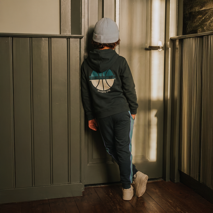 Koko Noko Jungen-Hoodie, dunkelgrün, mit Rückenaufdruck | MX60800-37