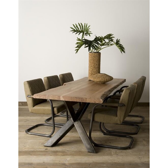 Yunta Eetkamertafel