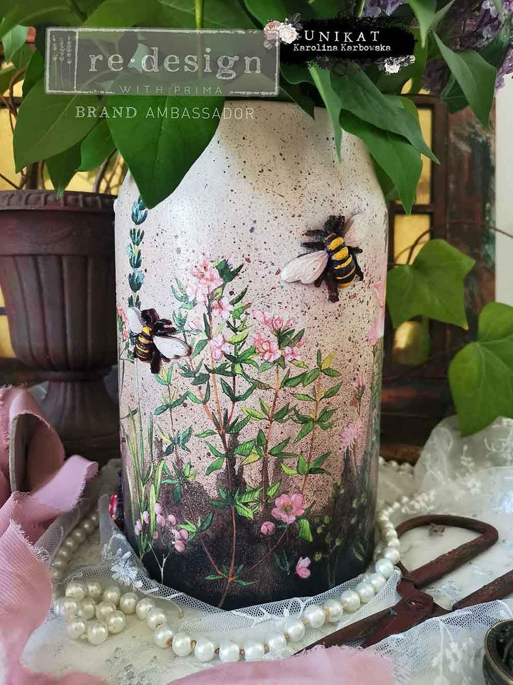 Redesign with Prima Redesign - MOULD - Buzzing Beauties