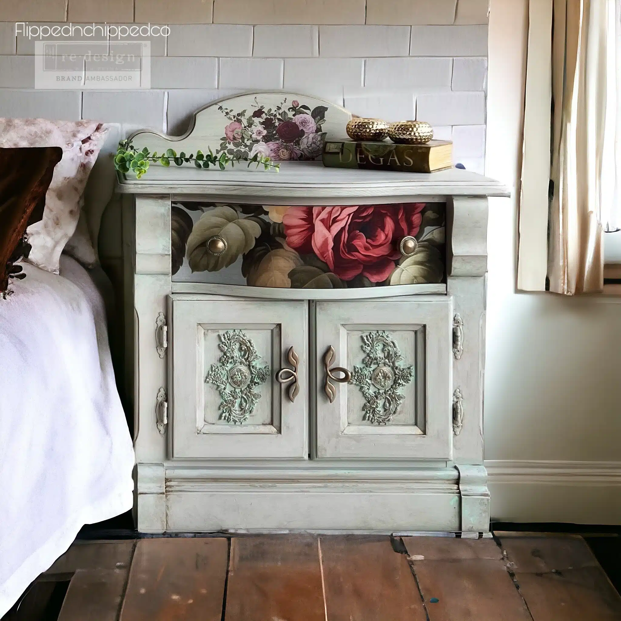 Redesign with Prima Redesign - Mould - Salon Parisien Charm