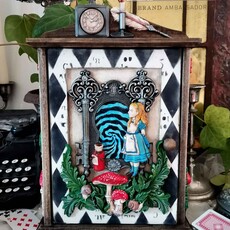 Redesign with Prima Redesign - Mould - Following Alice - Lost in wonderland