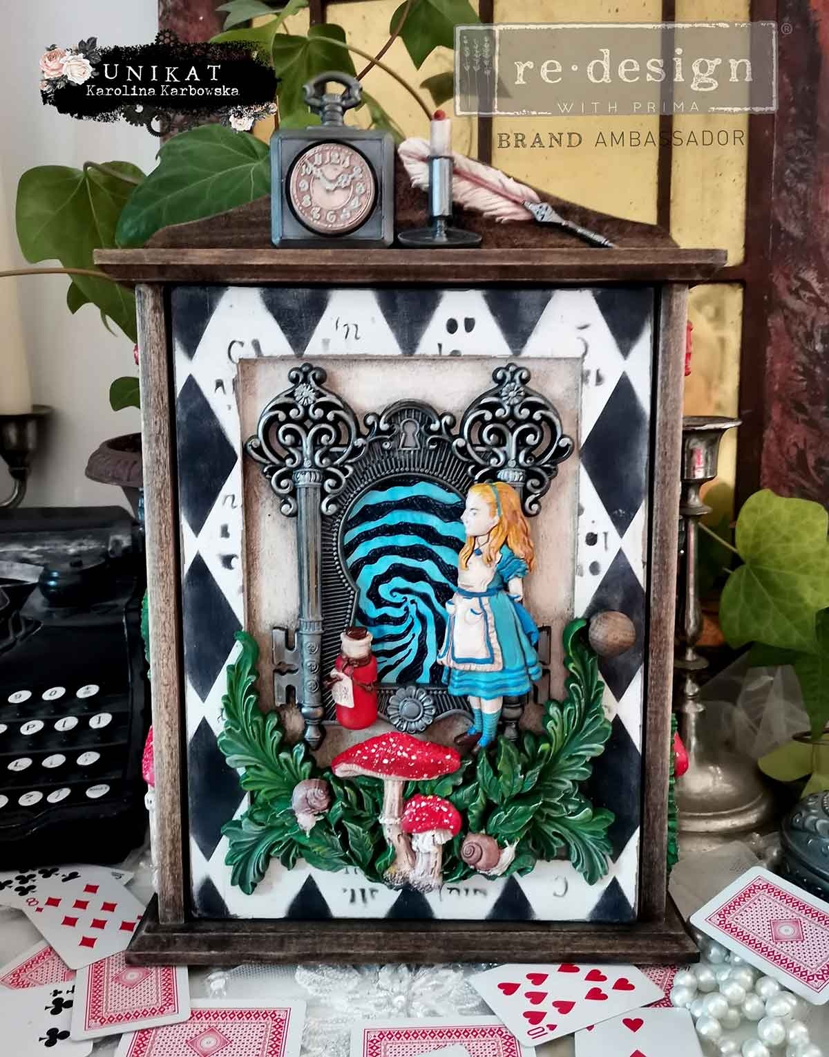 Redesign with Prima Redesign - Mould - Following Alice - Lost in wonderland