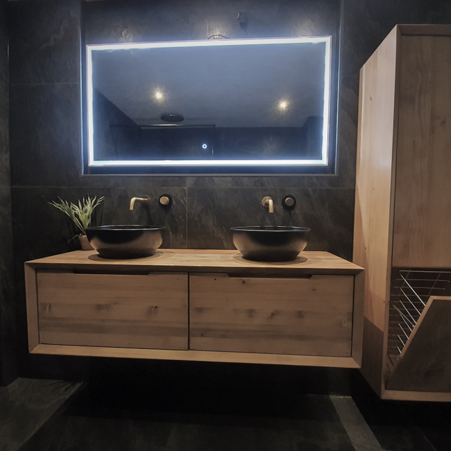 Como Wood wastafelonderkast hout 130cm met greeploze laden in 45 graden verstek