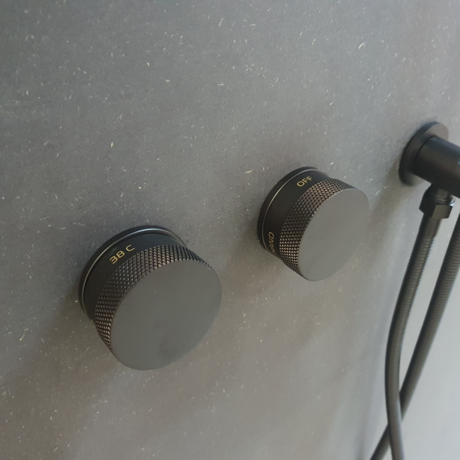 Como Badkraan zwart , Mood 60 met handdouche met wand montage inbouwbox