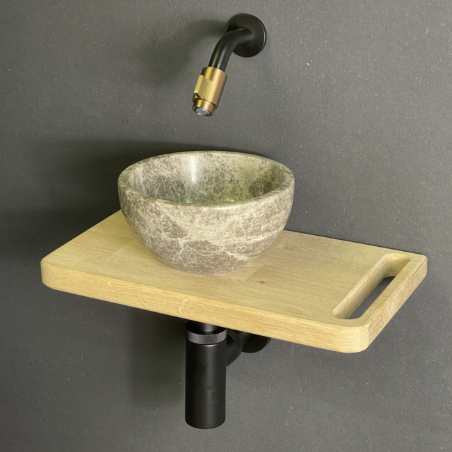 Como fontein toilet eiken houten plank met handdoekhouder