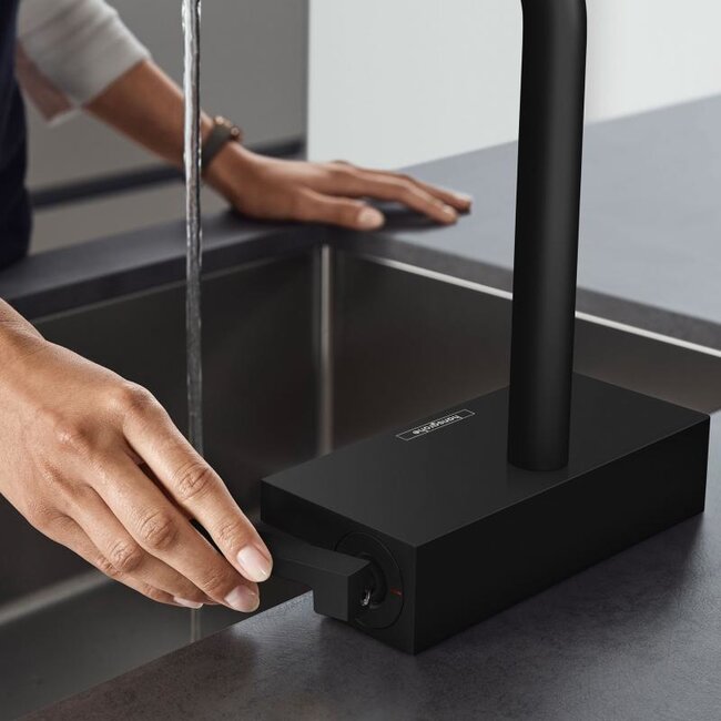 Hansgrohe Keukenkraan Aquno Select M81 zwart. Uittrekbare hoge uitloop met waterval