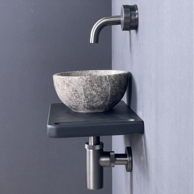 Como Mini Toilet Fonteinset – Zwarte Planchet met Handdoekhouder & Natuursteen Waskom, Gunmetal Fonteinkraan, Sifon en Afvoerplug