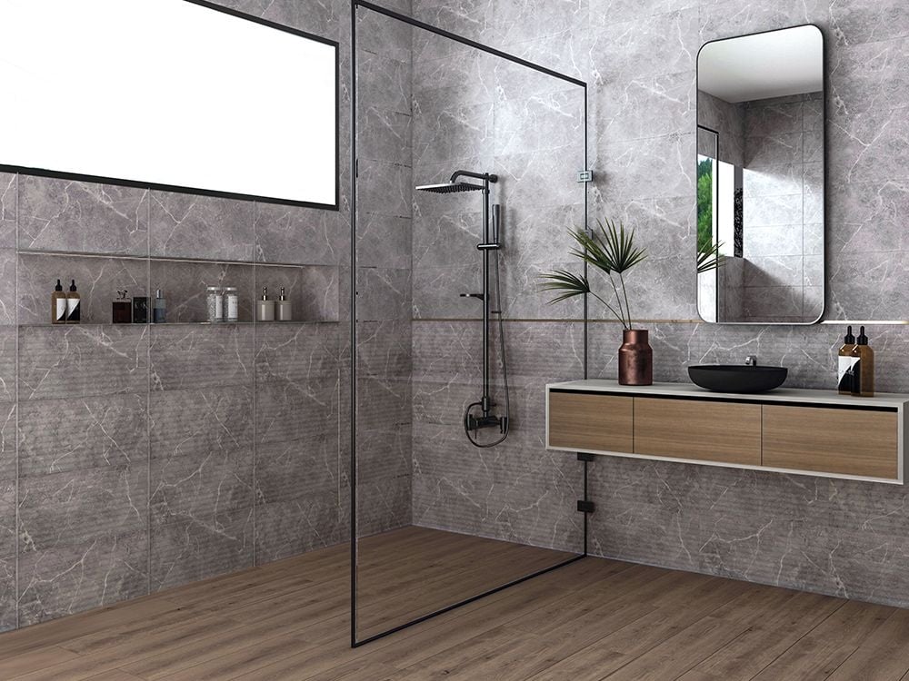 2026_moderne_badkamer_trend_met_houtaccent_en_steenlook_tegel