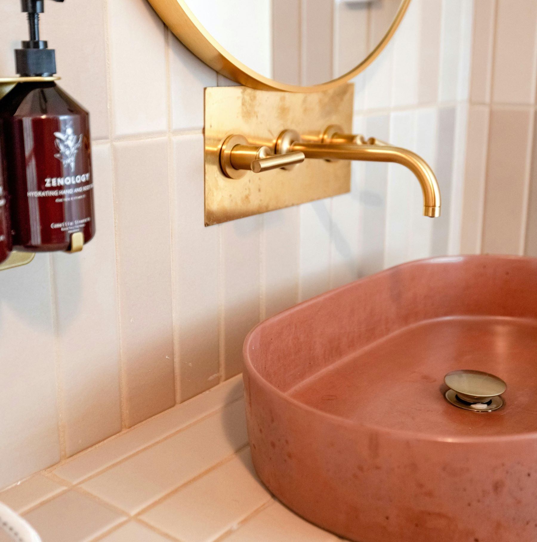 Rustgevende Oplossingen voor Kleurrijke Badkamers