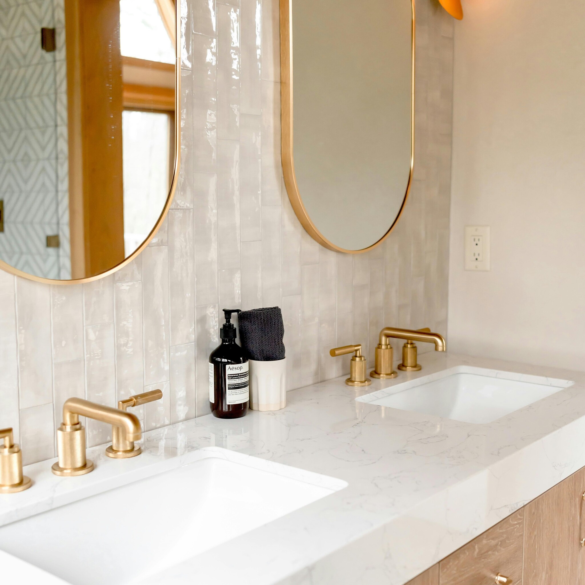 Badkamerkraan goud en gouden accessoires