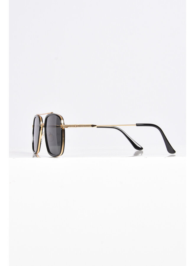 Premium Black/Gold Aviator Sunglasses Black Tint