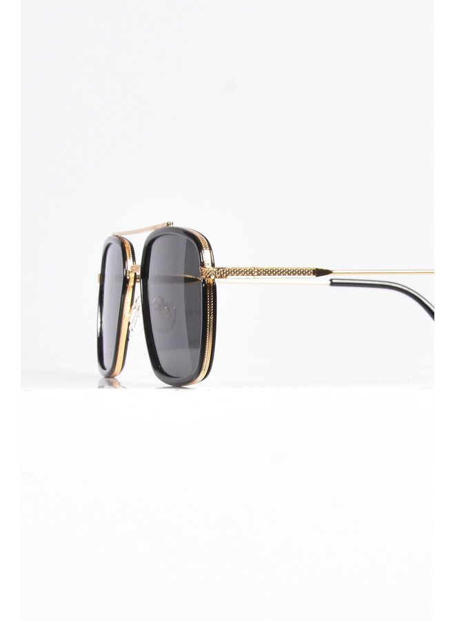 Premium Black/Gold Aviator Sunglasses Black Tint