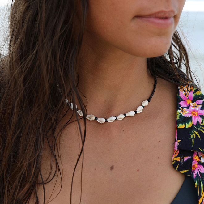 At Aloha Hilo Necklace Black