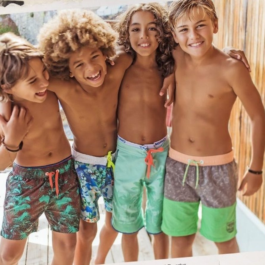 Bikini's & Boardshorts Kind