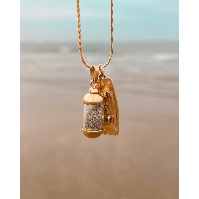 Laguna Treasures Beach Pendant Gold with Kiteboard