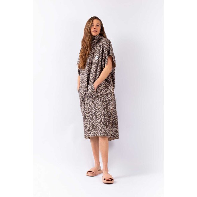 Eivy Packable Changing Robe Leopard