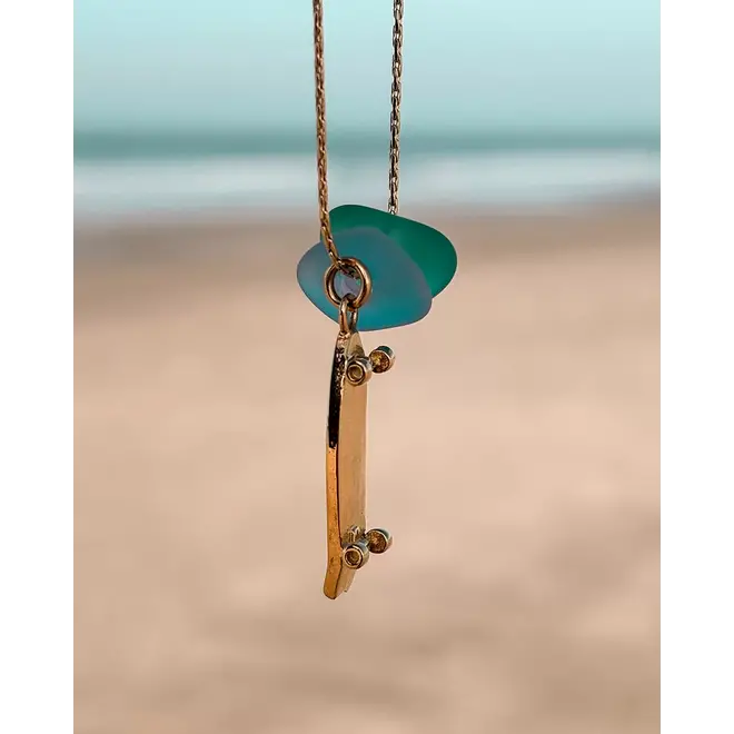 Laguna Treasures Zeeglas Ketting Surfskateboard Goud