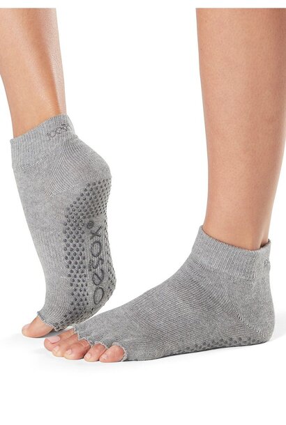 Toesox Grip Sock Charcoal Grey, Open Toe - Velocity Zurich - Indoor Cycling  & Power Studio
