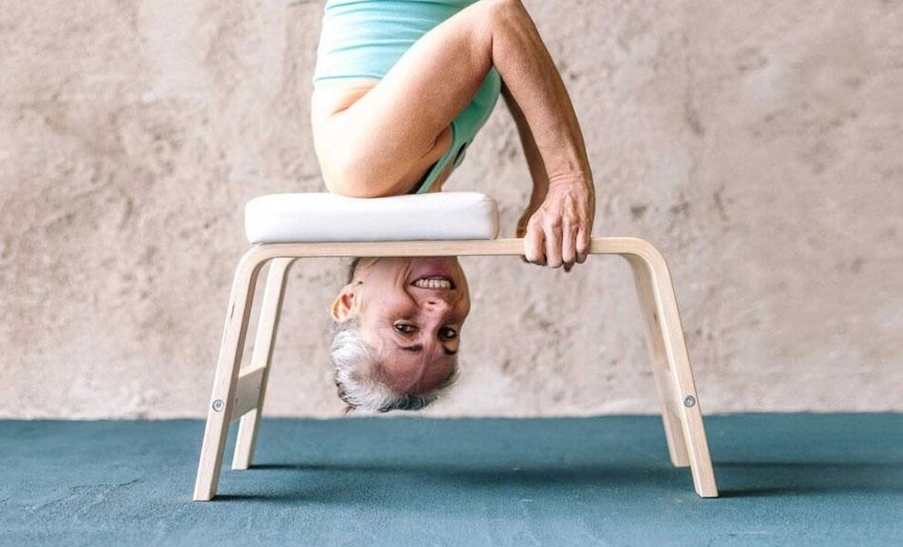 Übe Kopfüber-Haltungen mit dem FeetUp  