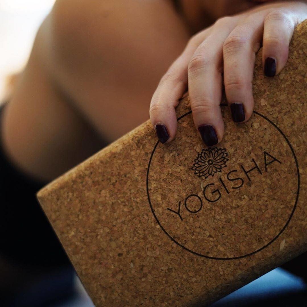 Blog - Choosing between yoga blocks: Foam, cork or wood? - Yogisha Amsterdam