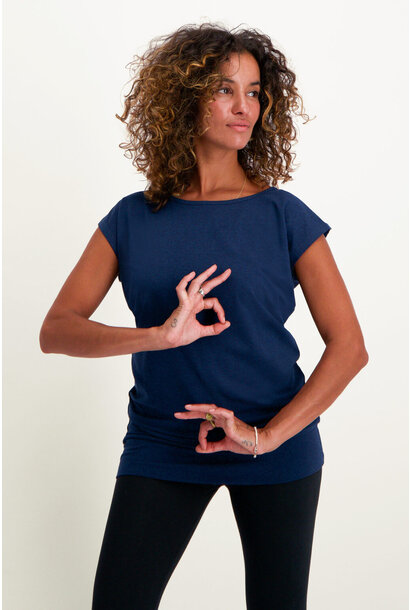 Urban Goddess Asana Yoga T-Shirt – Mitternacht