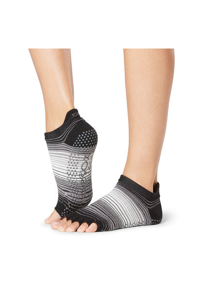 Toesox Yoga Socks Low Rise Half Toe - Static