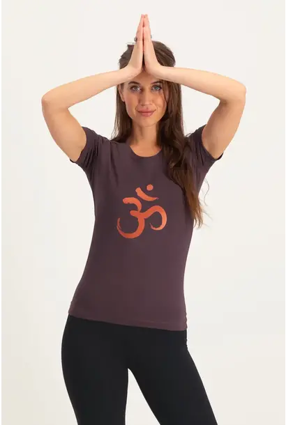 Urban Goddess OM Core Yoga Tee - Berry