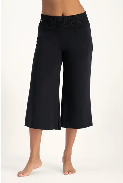 Urban Goddess Flow Capri - Onyx Black