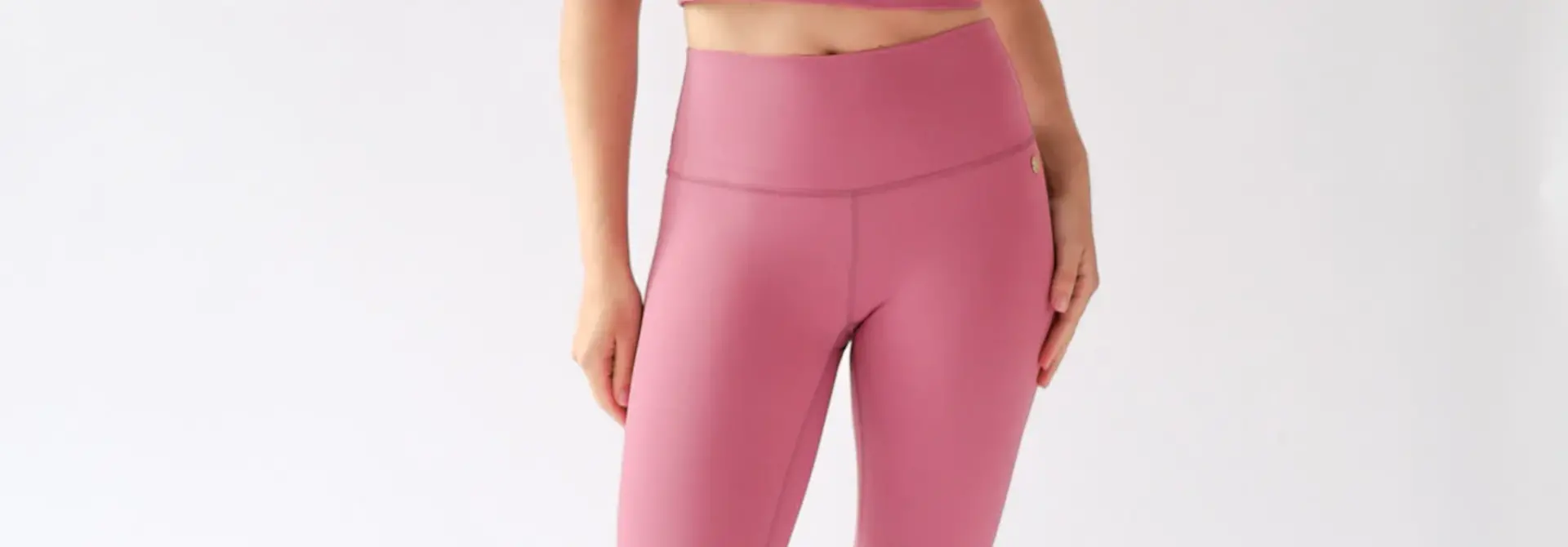 House of Gravity Turtle Zipper Crop Top - Autumn Pink