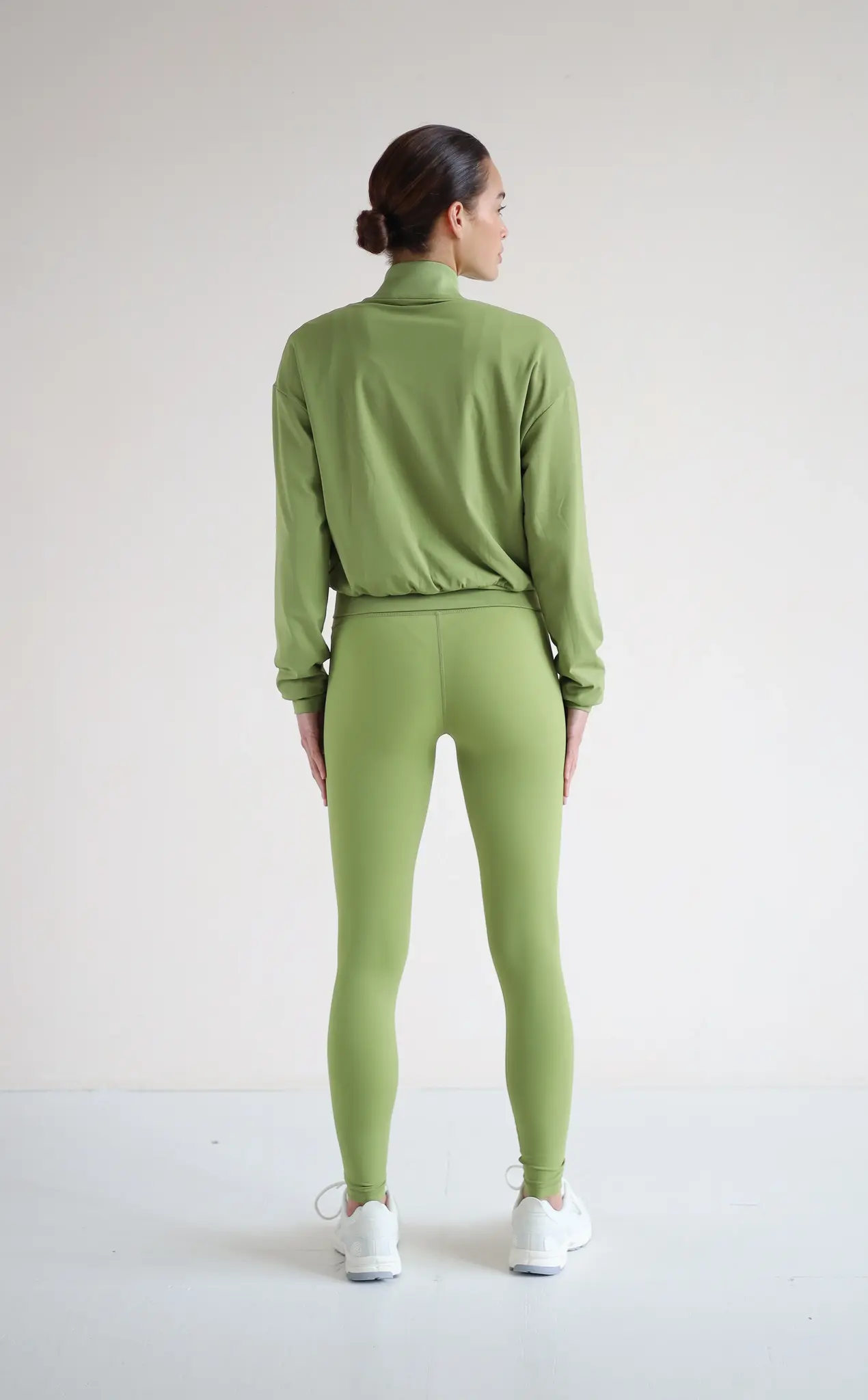 House of Gravity Active Jacket – Matcha-Grün x Weiß-2