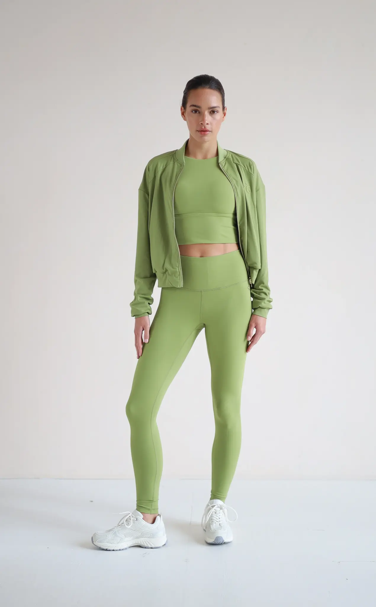 House of Gravity Active Jacket – Matcha-Grün x Weiß-4