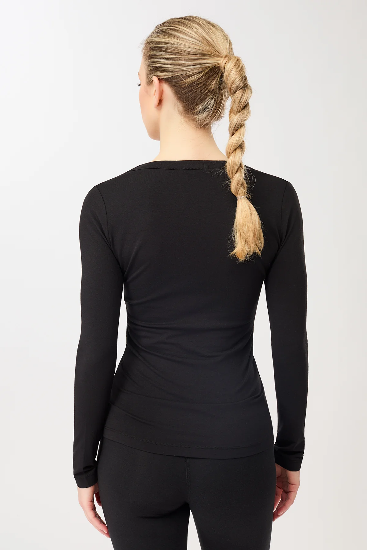 Mandala Slim V-Neck - Black-2
