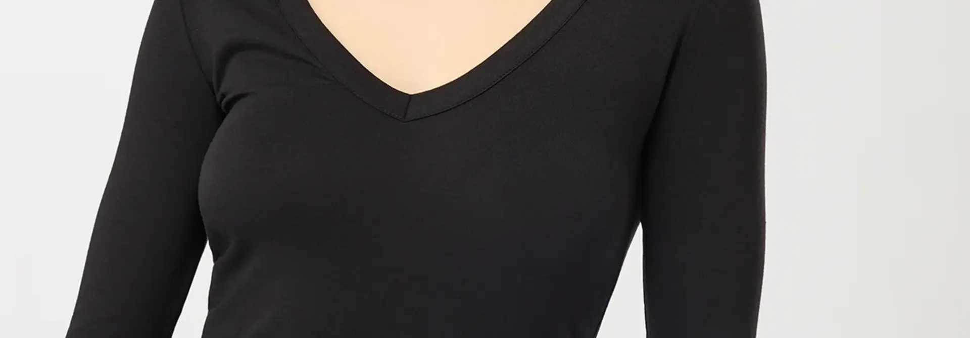 Mandala Slim V-Neck - Black
