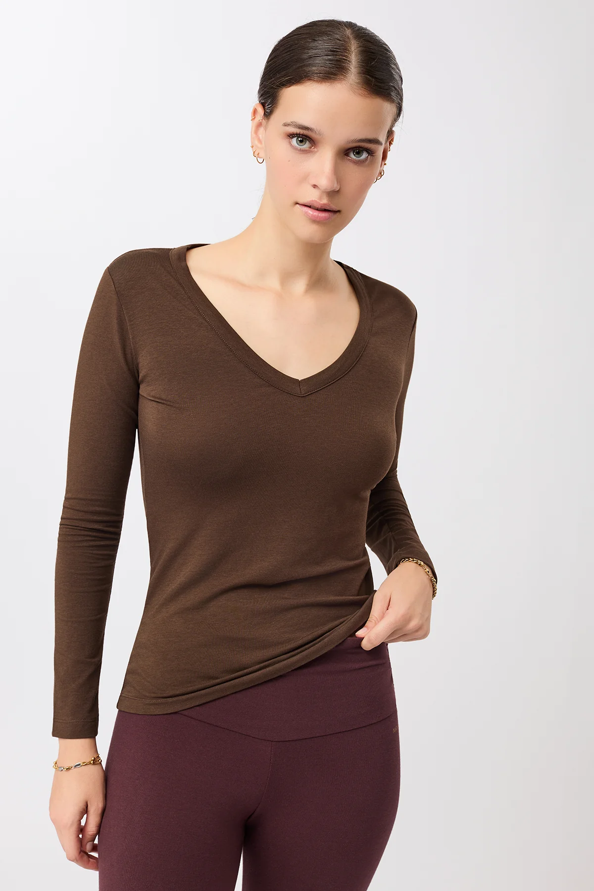 Mandala Slim V-Neck - Wilderness-3
