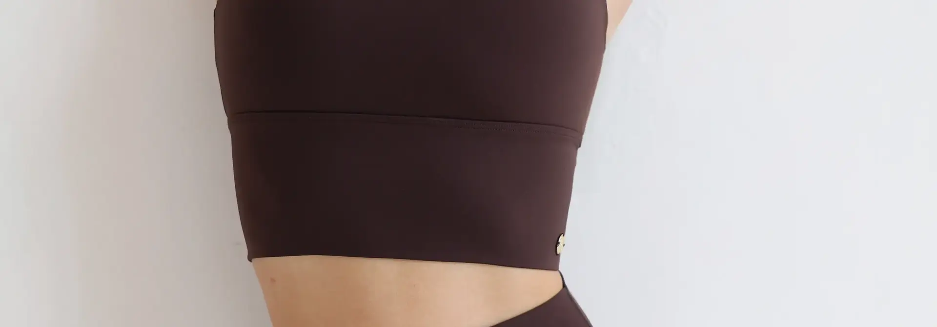 House of Gravity Divine Crop Top – Kakaobraun