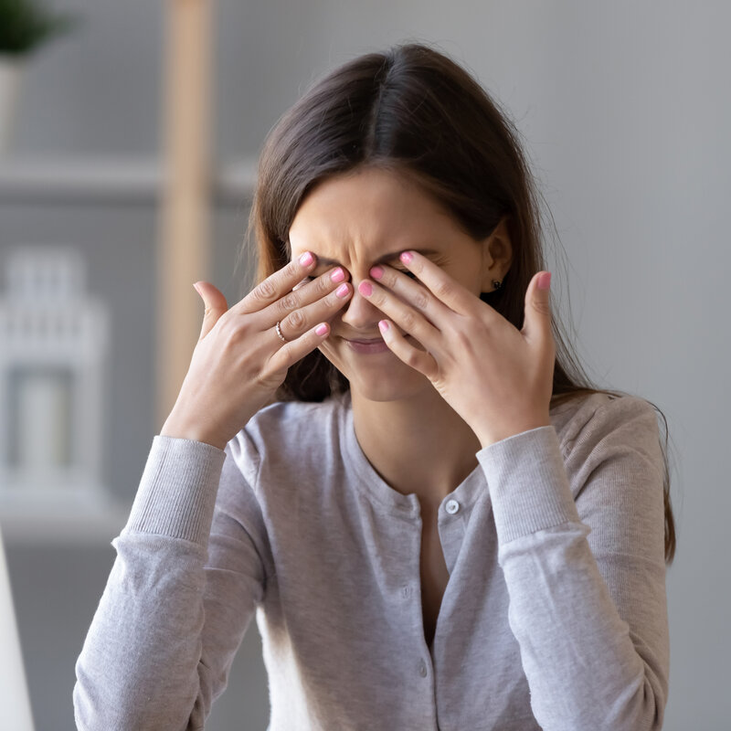 Hoe verberg je kringen en wallen rondom je ogen?