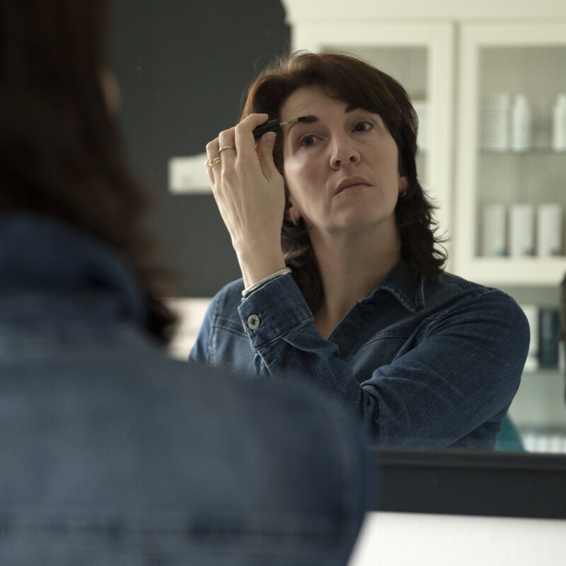 Natuurlijke wenkbrauwen met Divaderme wenkbrauwpoeder