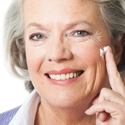 Wat is het effect van de menopauze op je huid en je haar?