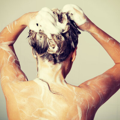 Wanneer douche je met  warm of koud water?