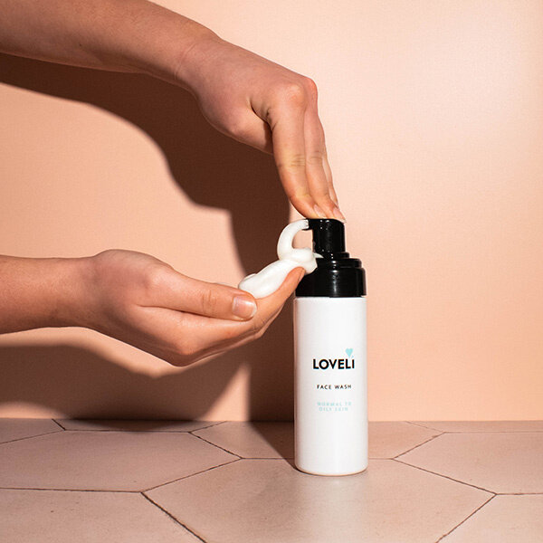 Loveli Gesichtsreiniger / Gesichtswaschgel für normale, fettige und unreine Haut 150 ml